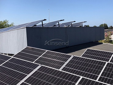 Projetos solares ajustáveis ​​com montagem inclinada para telhado plano na Europa Dinamarca